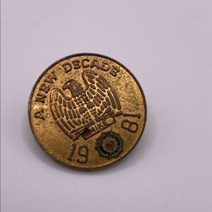 Vintage American legion pin‎